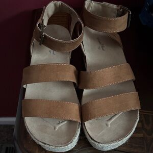 NWOT universal thread Brown Sandals 10w